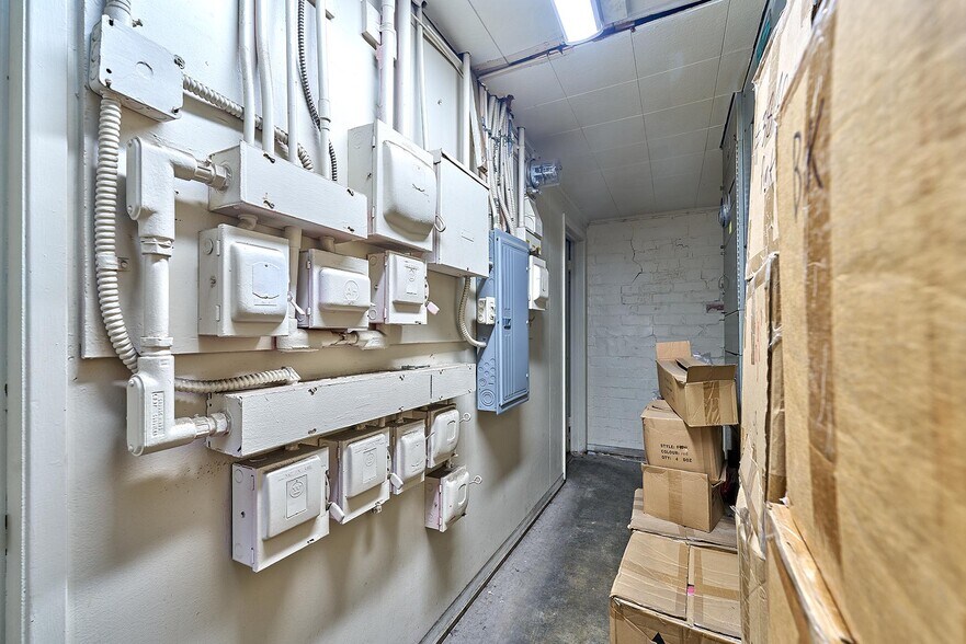 More Photos Of 2302 E 38th St, Vernon Manufacturing For Sale