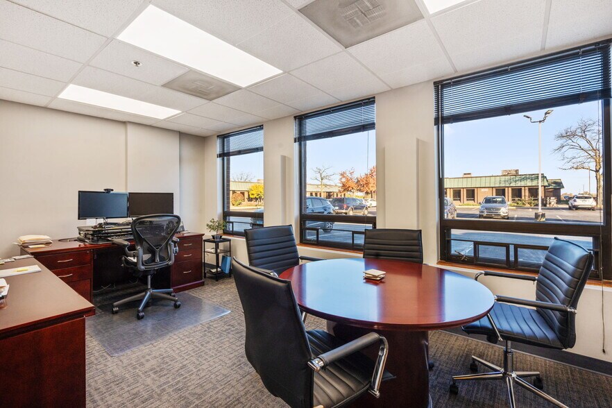 More Photos Of 3030-3140 Finley Rd, Downers Grove Unknown For Lease