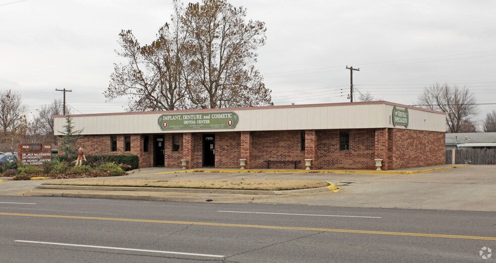 Primary Photo Of 7505-7509 NW 23rd St, Bethany Medical For Sale