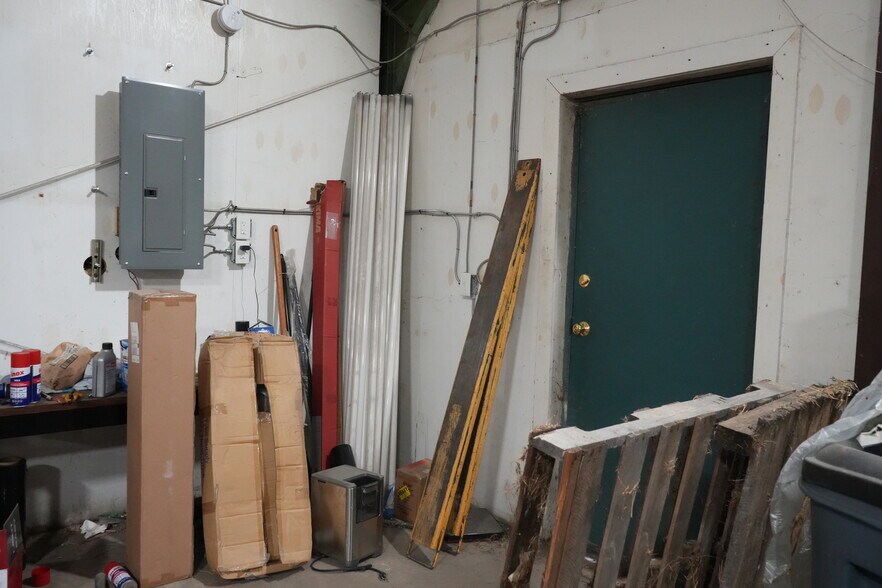 More Photos Of 3822 Bennington Ave, Kansas City Warehouse For Sale