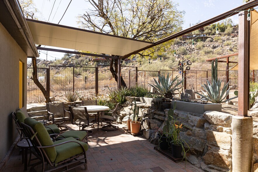 More Photos Of 19848 N Cave Creek Rd, Phoenix Office For Sale
