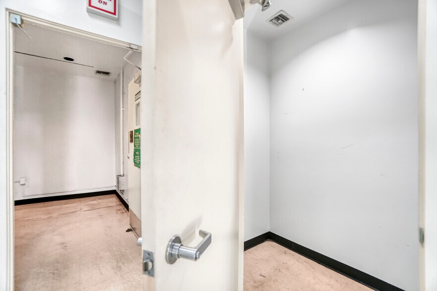More Photos Of 214 S Locust St, Inglewood Medical For Lease