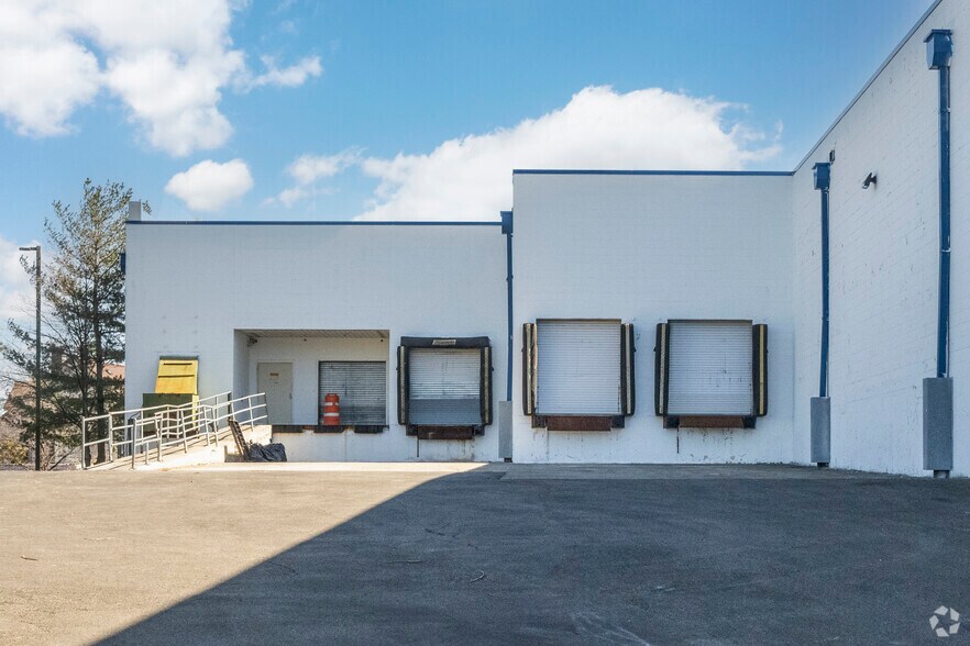 More Photos Of 2730 Arthur Kill Rd, Staten Island Freestanding For Lease