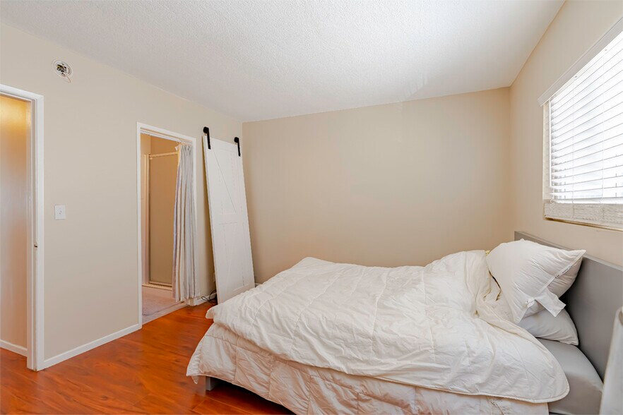 More Photos Of 741 S Hobart Blvd, Los Angeles Apartments For Sale