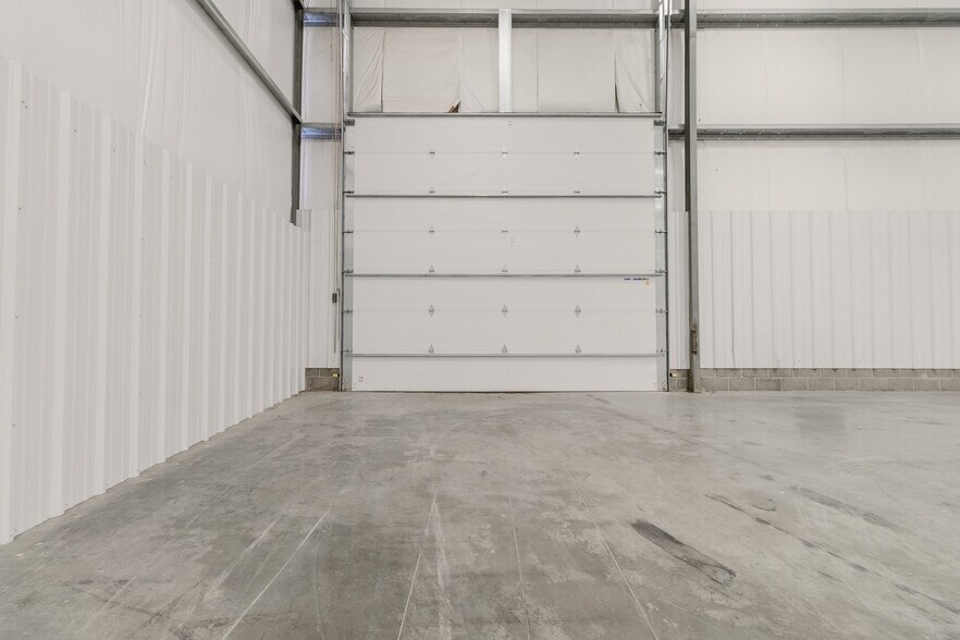 More Photos Of 5 B W Industrial, Washington Warehouse For Lease