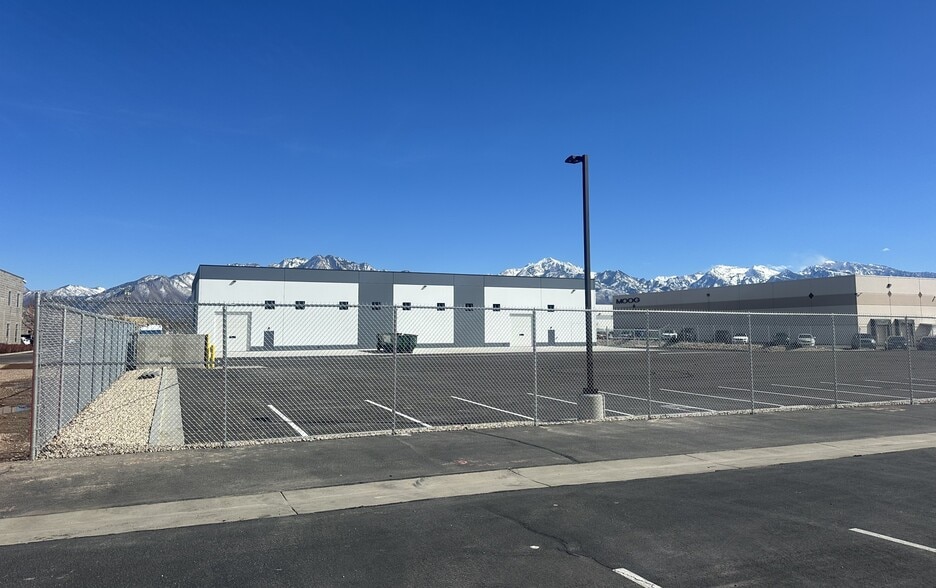 More Photos Of 4272 Zevex Park Lane ln, Murray Warehouse For Lease