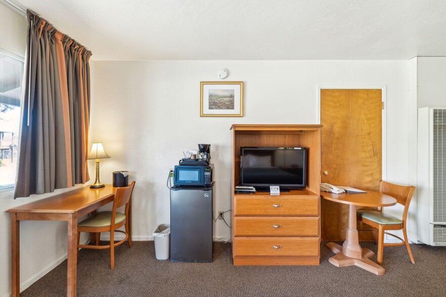 More Photos Of 43021 Bridge St, Fall River Mills Hotel For Sale