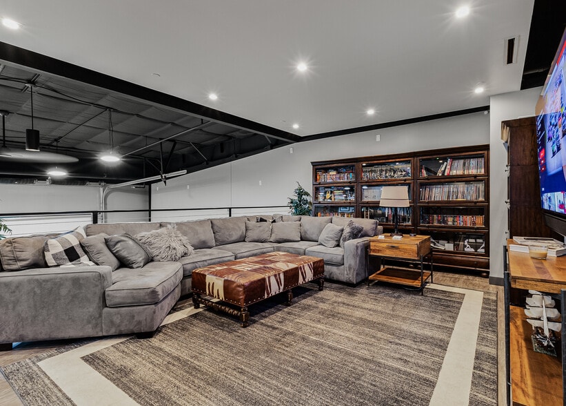More Photos Of 1725 N Hwy 377, Roanoke Warehouse For Sale