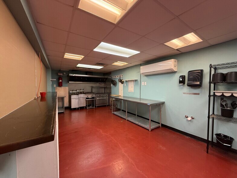 More Photos Of 16677 US Highway 77, Springer Restaurant For Lease