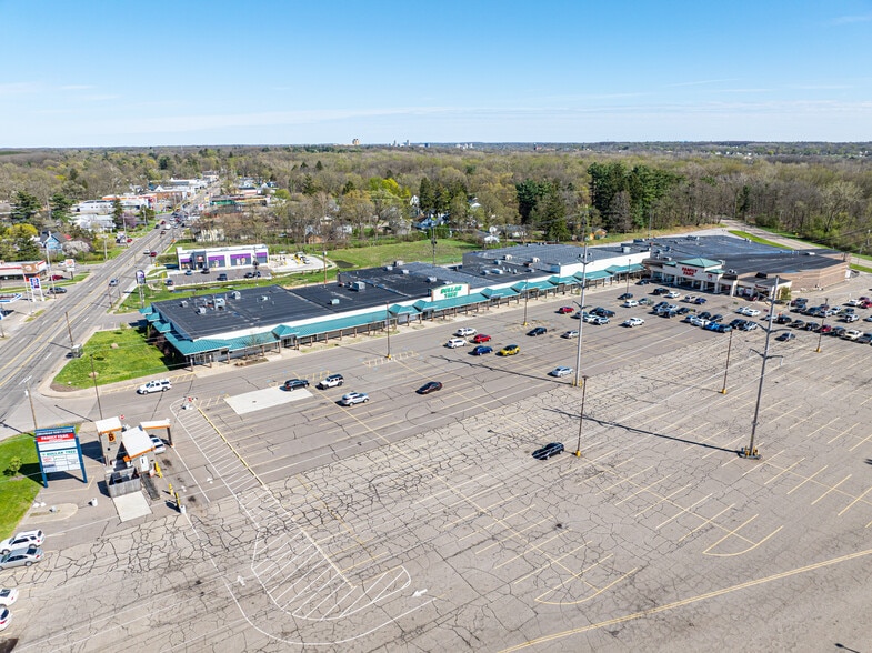 More Photos Of 1525 W Michigan Ave, Battle Creek Storefront For Sale