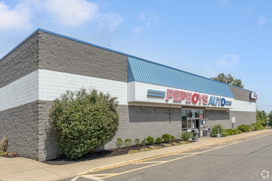 More Photos Of 518 Old Post Rd, Edison Unknown For Lease