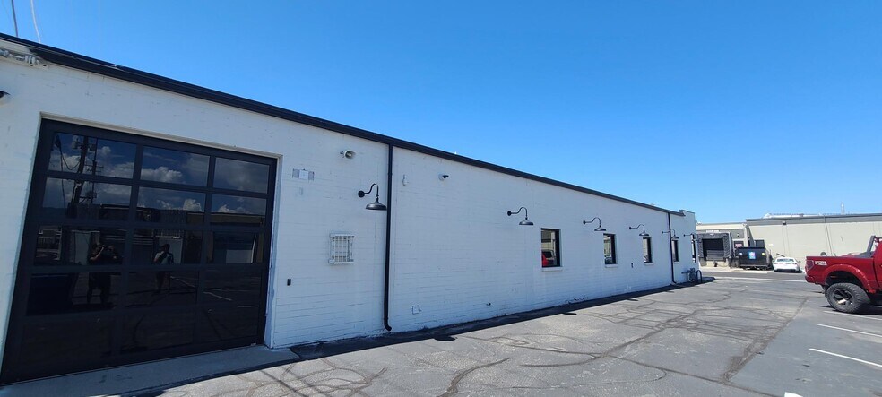 More Photos Of 265 W Crossroads, Salt Lake City Research And Development For Lease