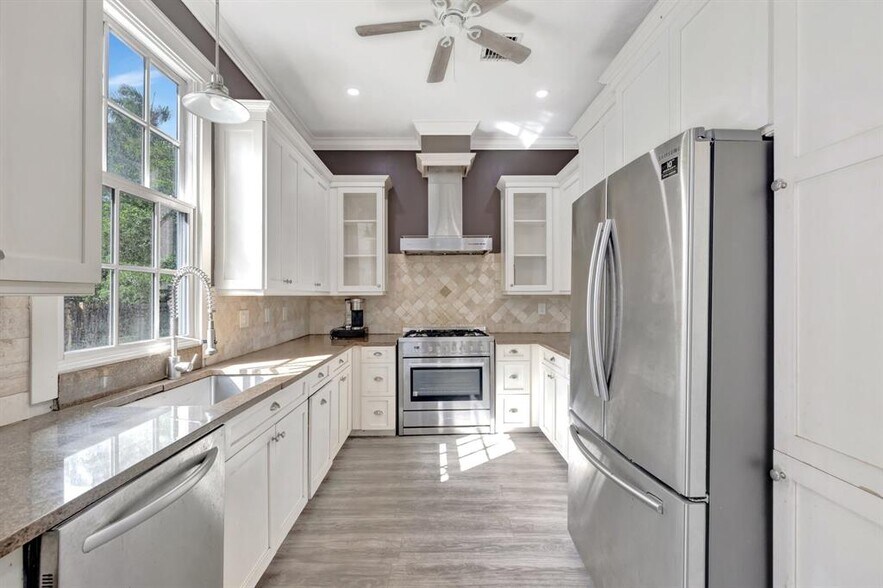 More Photos Of 901 W Las Olas Blvd, Fort Lauderdale Specialty For Sale