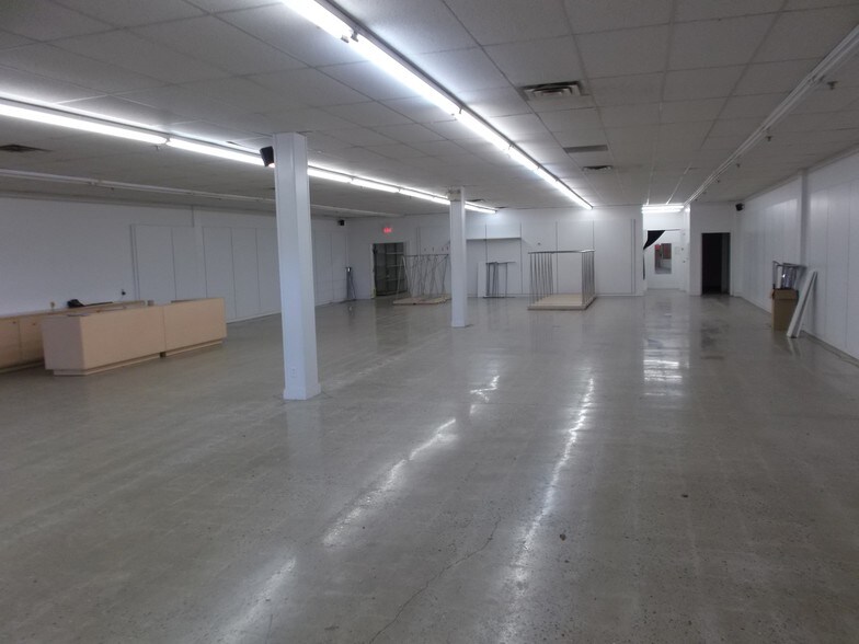 More Photos Of 735 Wonderland Rd N, London Freestanding For Lease