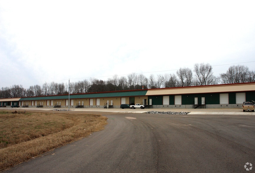 More Photos Of 644 Church Rd, Madison Warehouse For Lease