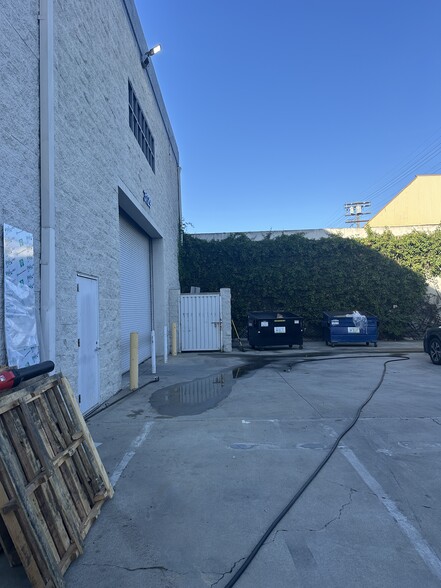 More Photos Of 3121-3129 S Main St, Los Angeles Warehouse For Lease