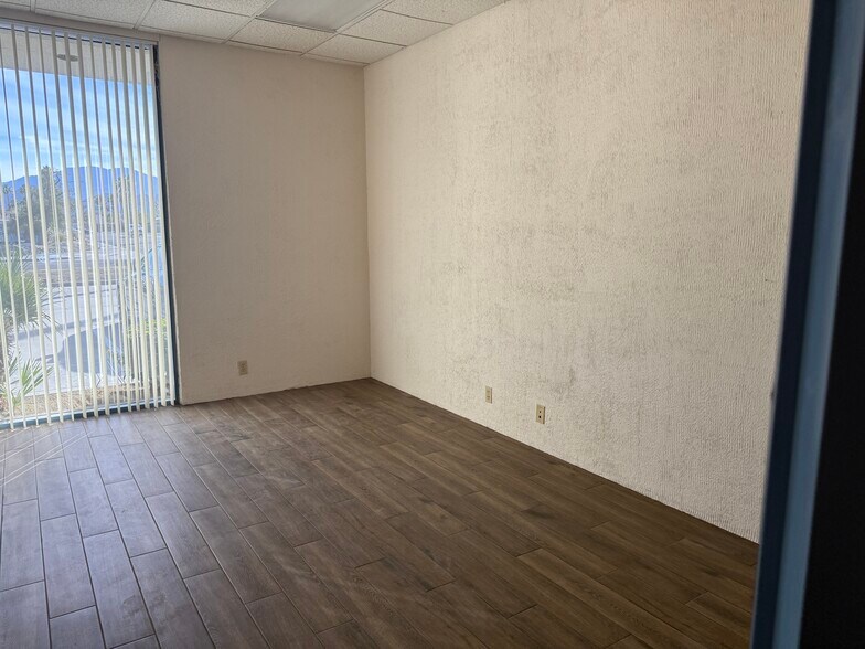 More Photos Of 77570 Springfield Ln, Palm Desert Warehouse For Lease