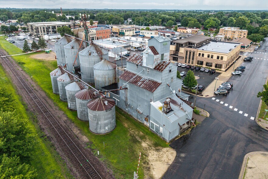 More Photos Of 420 2nd St, Farmington Light Manufacturing For Sale