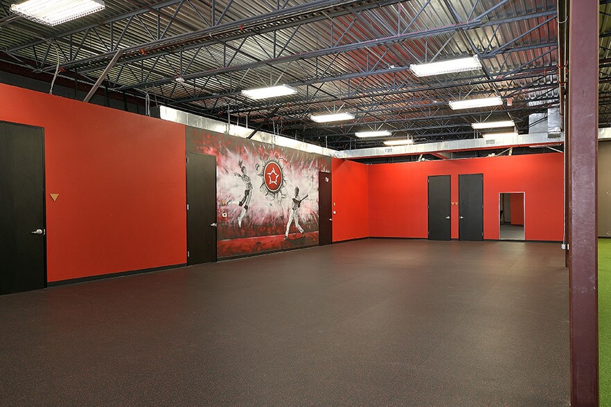 More Photos Of 8101 Kuykendahl Rd, The Woodlands Office For Lease
