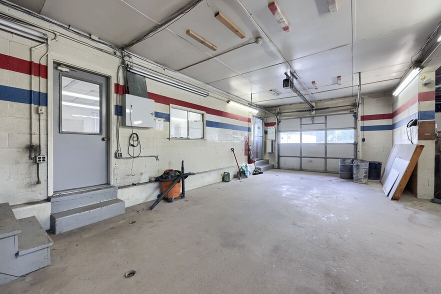 More Photos Of 1475 Carlisle Rd, York General Retail For Sale