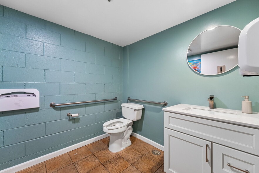 More Photos Of 825-829 27th Ave, Oakland Manufacturing For Sale