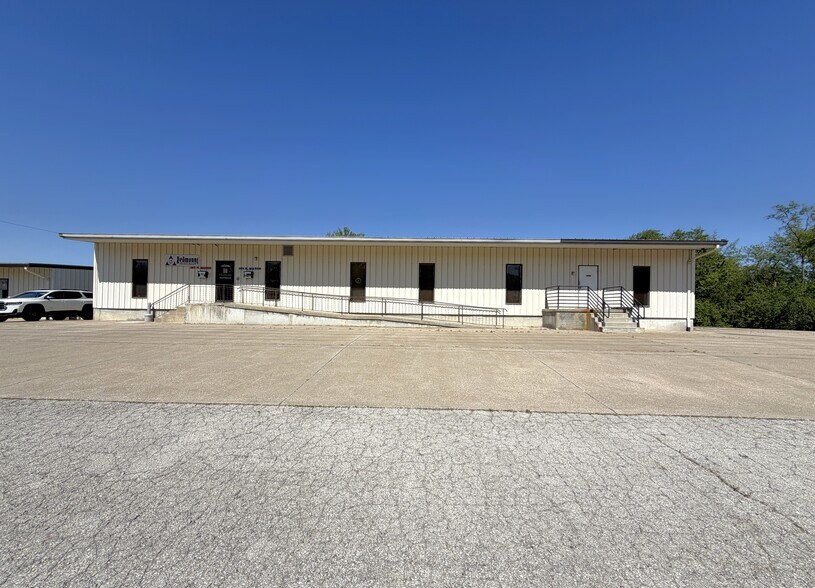 More Photos Of 305 N Mason St, Carrollton Office For Sale