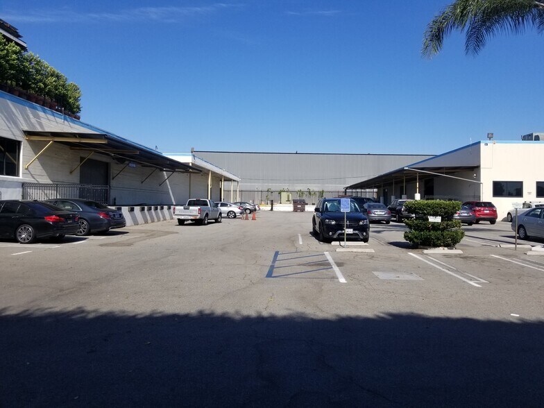 More Photos Of 6100 S Wilmington Ave, Huntington Park Manufacturing For Sale