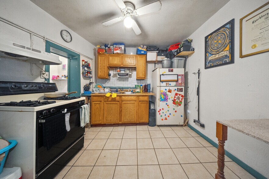 More Photos Of 1018-1020 E San Antonio Ave, El Paso Freestanding For Sale