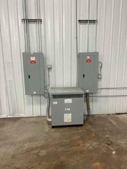 More Photos Of 2030 E 52nd St, Sioux Falls Industrial For Sale