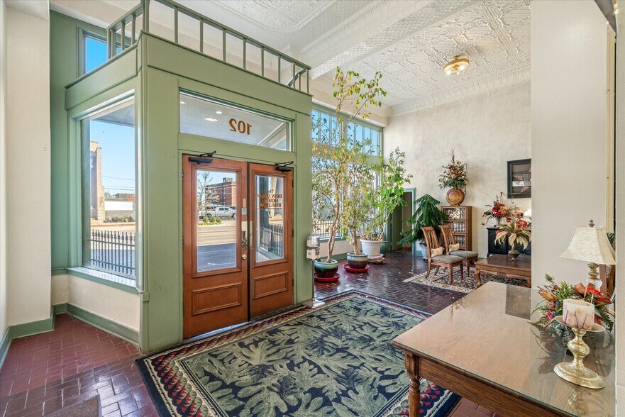 More Photos Of 102 E Moore Ave, Terrell Office For Sale