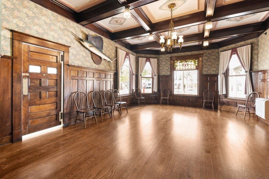 More Photos Of 738 E Main St, Belhaven Hotel For Sale