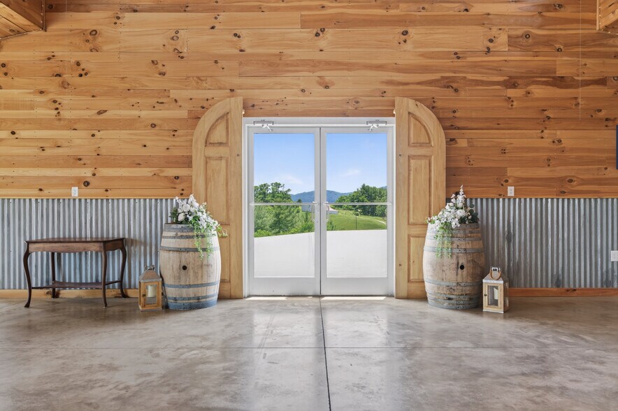 More Photos Of 639 Wagon Wheel Rd, Elk Creek Lodge Meeting Hall For Sale