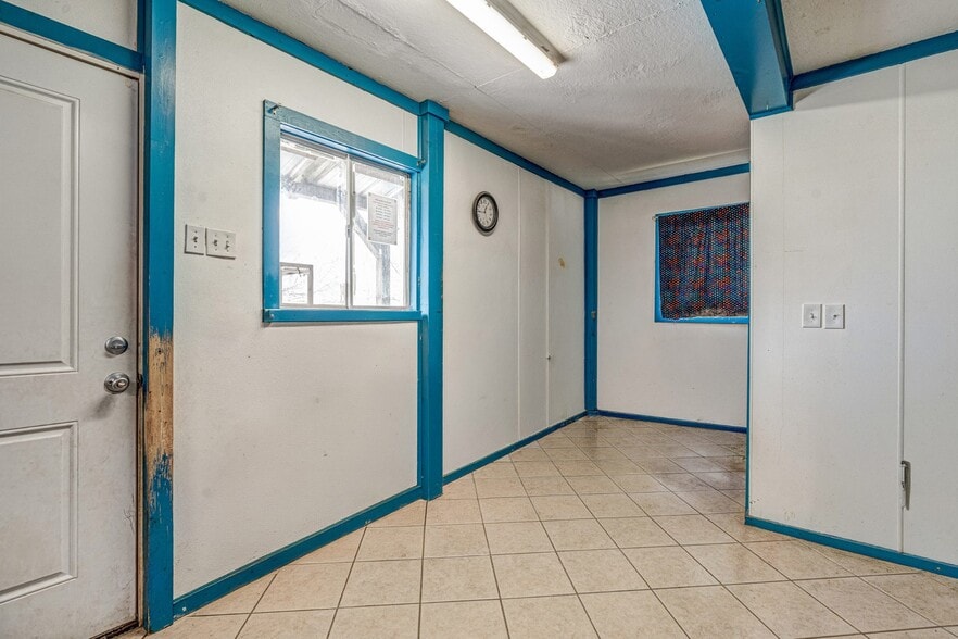 More Photos Of 1344 E 500 N, Albion Veterinarian Kennel For Sale