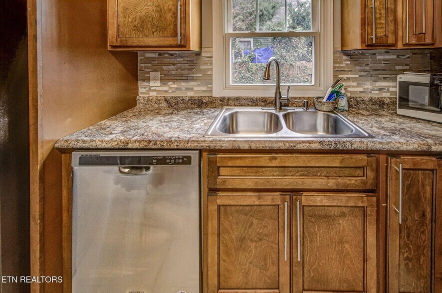 More Photos Of 2502 Harvey St, Knoxville Multifamily For Sale