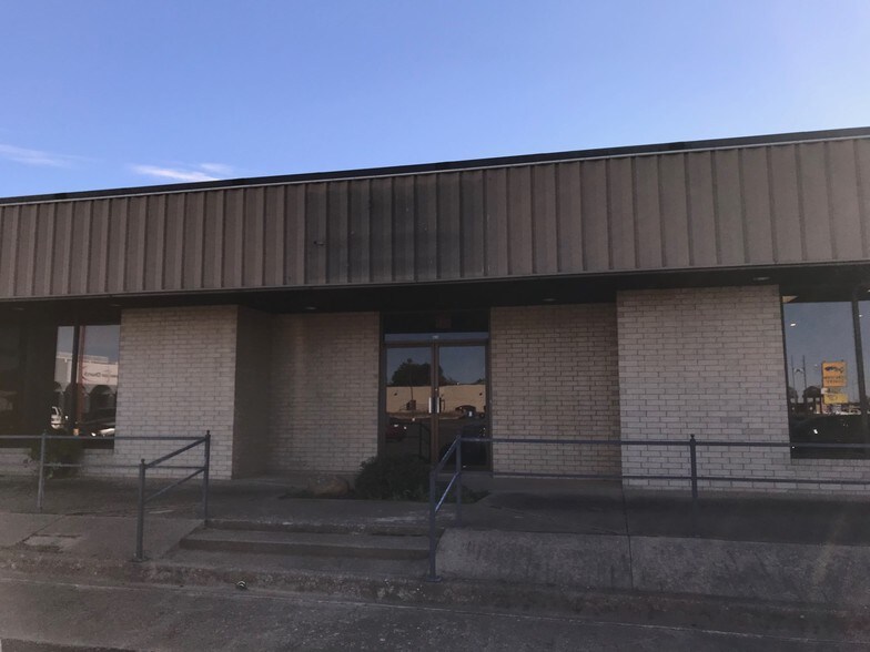 Primary Photo Of 1214 N Highway 81, Duncan Office For Lease