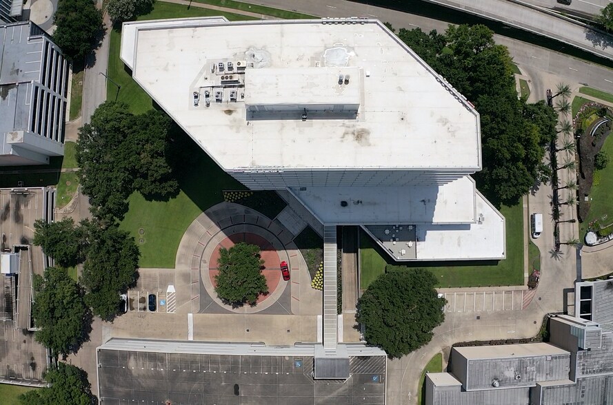 More Photos Of 2200 West Loop South, Houston Office For Lease