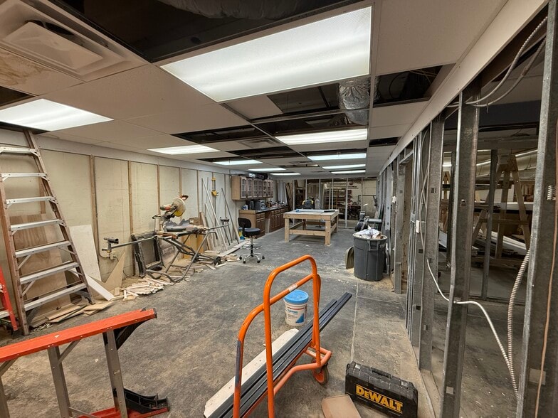 More Photos Of 1922 S Smithville Rd, Dayton Freestanding For Sale