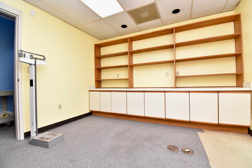 More Photos Of 810 Newman Dr, Helena Office For Sale