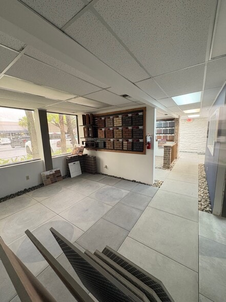 More Photos Of 2862-2898 NW 79th Ave, Miami Showroom For Lease