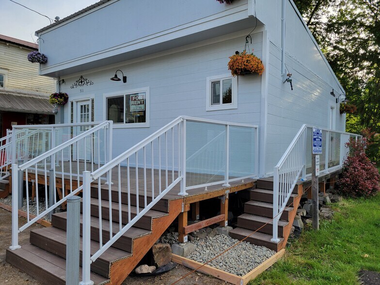 More Photos Of 311 NW Kerron Ave, Winlock Office Residential For Sale