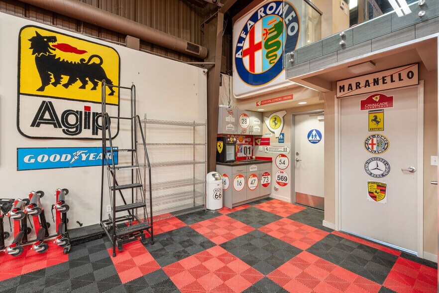 More Photos Of 2134 S Sepulveda Blvd, Los Angeles Showroom For Sale