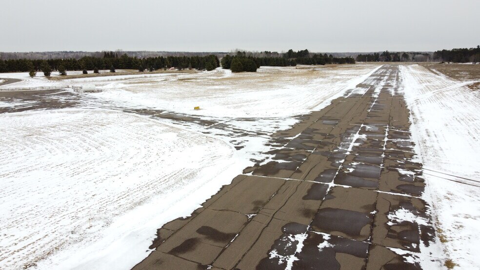 More Photos Of 24226 Lone Pine Rd, Hinckley Airport For Sale