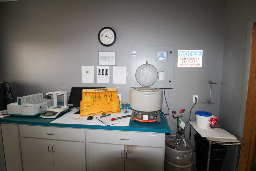 More Photos Of 5640 44th Ave S, Clinton Office For Sale