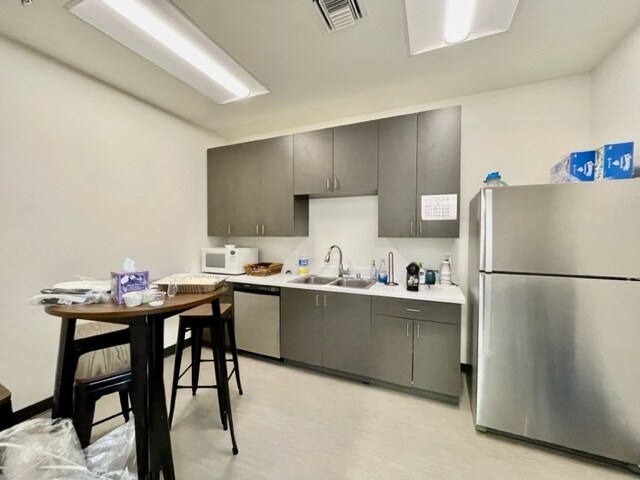 More Photos Of 4611 Teller Ave, Newport Beach Medical For Lease