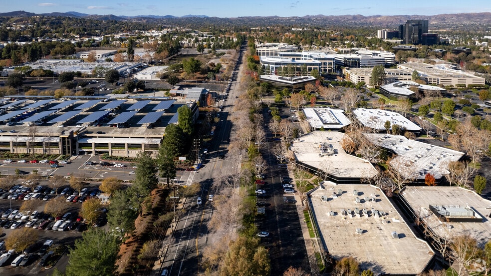 More Photos Of 20971 Warner Center Ln, Woodland Hills Office For Sale