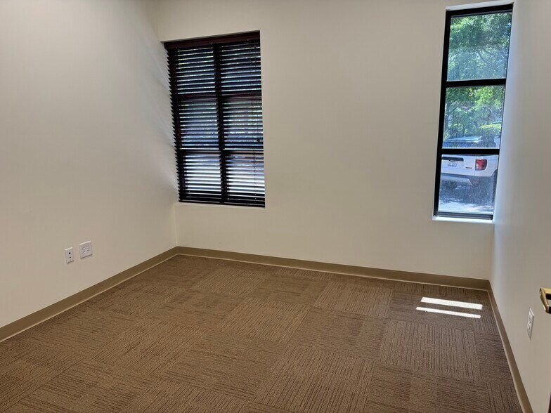 More Photos Of 19520 W Catawba Ave, Cornelius Office Residential For Lease