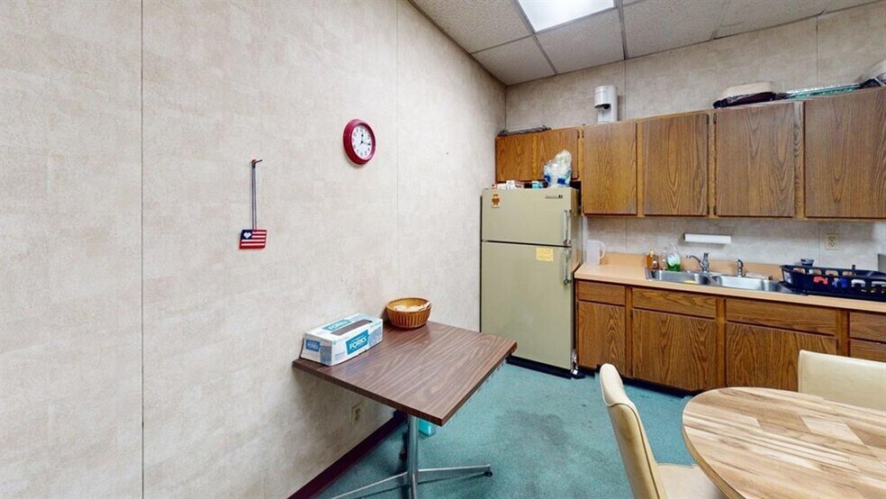 More Photos Of 2819 5th Ave, Huntington Medical For Sale