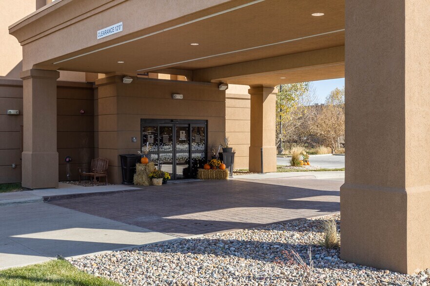 More Photos Of 3404 Samson Way, Bellevue Hotel For Sale