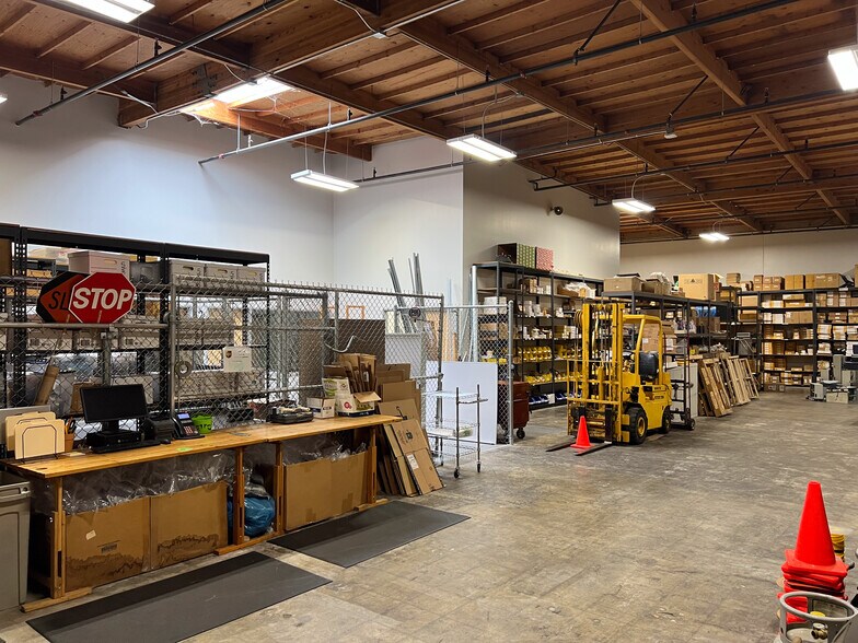 More Photos Of 25709 Rye Canyon Rd, Valencia Warehouse For Lease
