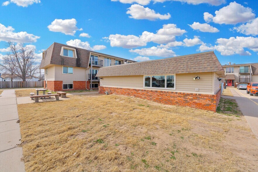 More Photos Of 103 E 7th Ave, South Hutchinson Apartments For Sale
